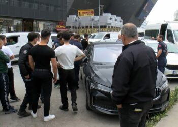 Bağcılar'da otomobil bagajında ceset bulundu