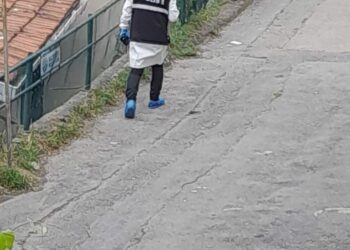 Sarıyer’de evini boyarken bahçede kalaşnikof ve el bombaları buldu