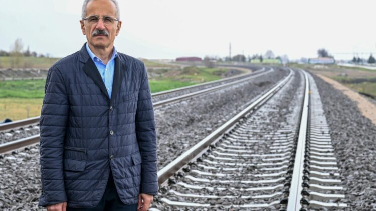Bakan Uraloğlu: Bursa-Ankara ve Bursa-İstanbul arası seyahat süresi 2 saat 15 dakikaya düşecek