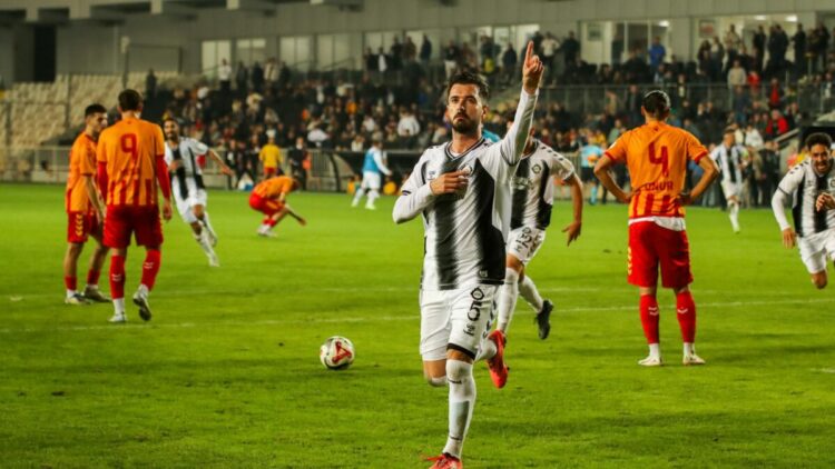 Altay'da Sefa gemileri yaktı