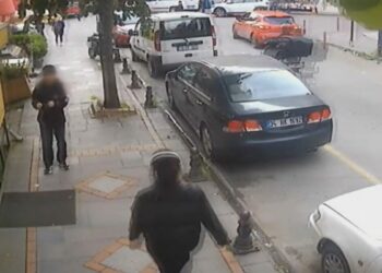 Pendik'te restorana torpil atan çocuklar kamerada