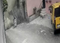 Adana’da 3 katlı metruk bina çöktü; o anlar kamerada