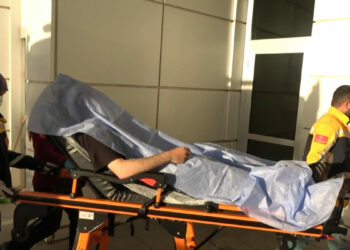 Alacak kavgasında ağabey bıçaklandı, kardeşi darbedildi