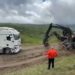 Bayram trafiğinden kaçıp orman yollarına giren sürücülerin araçları çamura saplandı