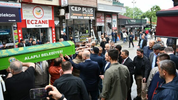 Eski AK Parti MKYK Üyesi Emine Çift son yolculuğuna uğurlandı