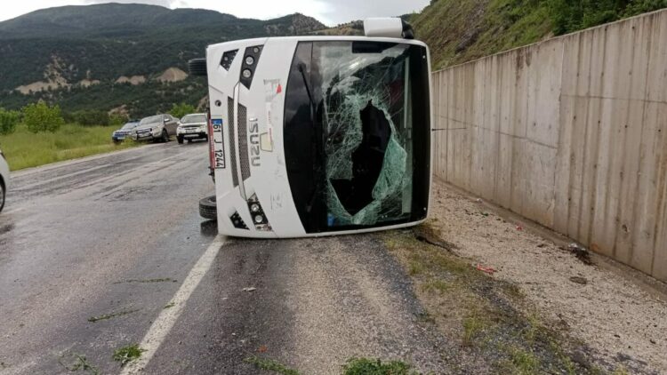 Tokat’ta midibüs ile itfaiye aracı çarpıştı: 4 yaralı