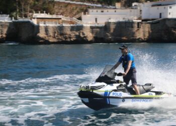Antalya'da deniz polisi 24 saat görev başında