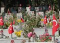 Vali Gül, Edirnekapı Şehitliği'ni ziyaret etti