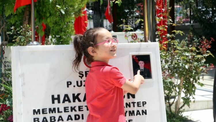 Gaziantep’te şehitlik ve mezarlıklarda ziyaretçi yoğunluğu