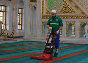 Arnavutköy‘de bayram öncesi camiler ve mezarlıklarda çalışmalar sürüyor