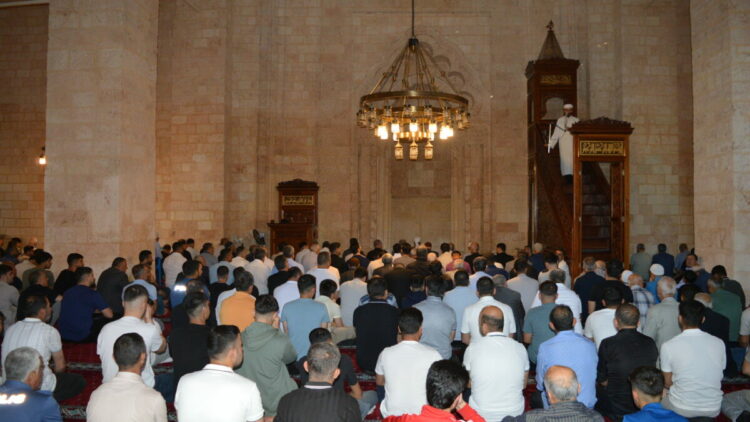 Mardin’de, 842 yıllık Ulu Cami’de bayram namazı yoğunluğu