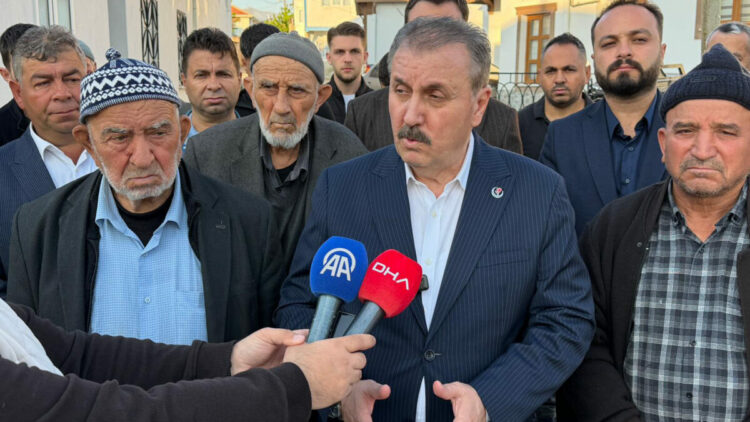 Destici: CHP’deki iç çekişmenin tarafı değiliz