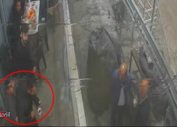Nefes borusuna et kaçan kişiyi, Heimlich manevrasıyla kurtardı