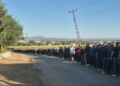 Beldede 90 yıllık bayramlaşma geleneği; metrelerce kuyruk oluştu