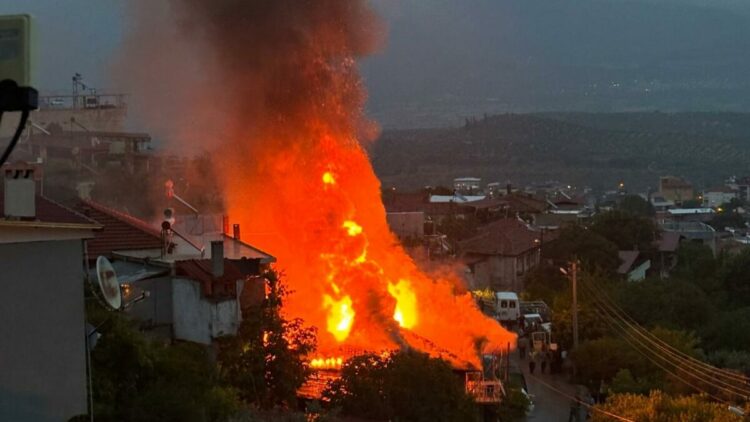 Aydın’da 2 katlı müstakil evde çıkan yangın söndürüldü