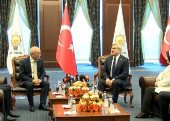 AK Parti ve CHP, 3 bayram sonra bayramlaştı
