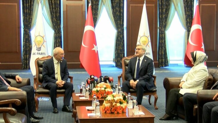 AK Parti ve CHP, 3 bayram sonra bayramlaştı