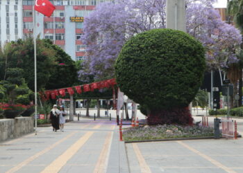 Adana'da bayram sessizliği; cadde ve sokaklar boş kaldı