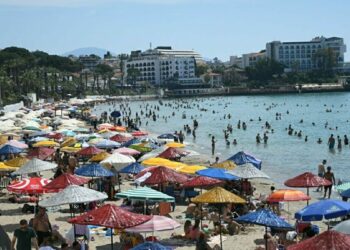 Kuşadası'nda bayram yoğunluğu; oteller doldu