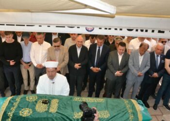 Özgür Özel, amcasının cenazesine katıldı