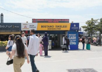 Bayramın ikinci gününde Adalar vapur iskelesinde yoğunluk yaşandı