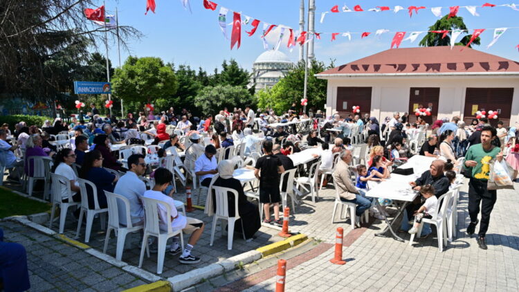 Bahçelievler Belediyesi bayramlaşma programı düzenledi
