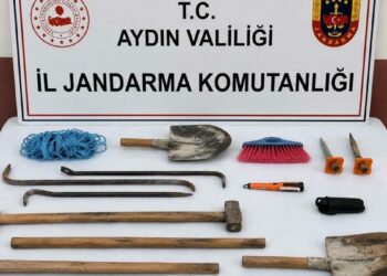 Aydın'da kaçak tarihi eser kazısına suçüstü; 3 gözaltı