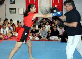 Depremzede Meyra, kick boksta altın madalya kazandı: Hedefim milli forma