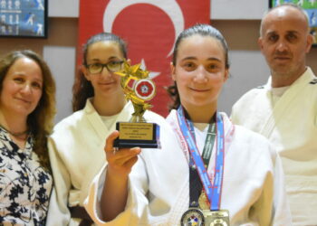 Tokalaştığı antrenörün gücünü fark edip tavsiyesiyle judoya başlayan Elif’ten 'altın' başarı