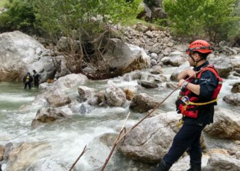 Balık tutarken nehre düştü; arama çalışması başlatıldı