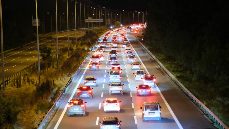 Anadolu Otoyolu'nun Düzce geçişinde trafik durma noktasına geldi