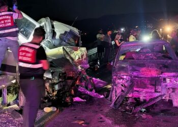 Mersin'de 3 aracın karıştığı zincirleme kaza: 1 ölü, 5 yaralı