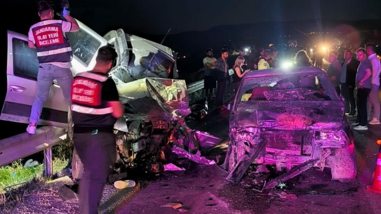 Mersin'de 3 aracın karıştığı zincirleme kaza: 1 ölü, 5 yaralı