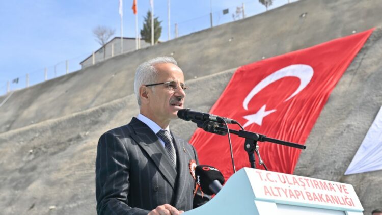 Bakan Uraloğlu: 42 ili birbirine bağlayacak proje, devlet yolundaki trafik yükünü azaltacak