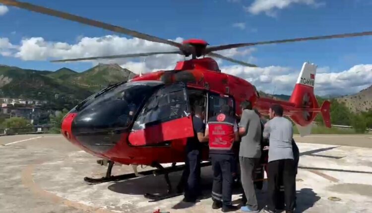 Ayı saldırısında yaralandı, ambulans helikopterle hastaneye ulaştırıldı