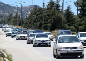 Ankara yolunda 'tatil dönüşü' trafiği