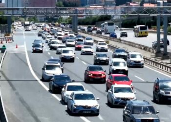 Bayramın son gününde Çamlıca'da yoğunluk Hadımköy'de akıcı trafik