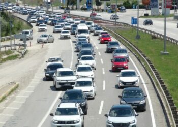 'Kilit kavşak' Kırıkkale'de bayram dönüşü trafiği