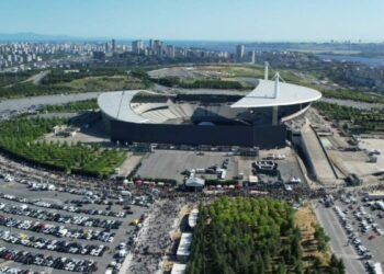 Kanye West konseri öncesi stadyum çevresindeki yoğunluk havadan görüntülendi