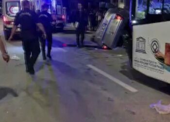Diyarbakır’da belediye otobüsü ile otomobil çarpıştı: 2 ölü, 7 yaralı