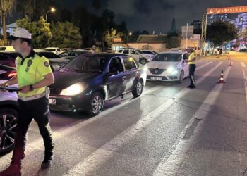 Adana'da trafik denetimi; 126 sürücüye ceza yazıldı