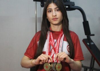 Türkiye Bilek Güreşi Şampiyonu Sümeyye, gözünü Avrupa'daki madalyalara dikti