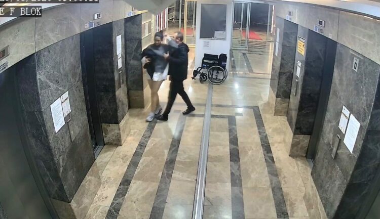 7’nci kattaki evinin balkonundan düşen Türkan öldü; nişanlısı tutuklandı