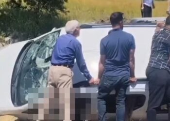 Hafif ticari araca silahlı saldırıda öldü, eşi ve oğlu yaralandı