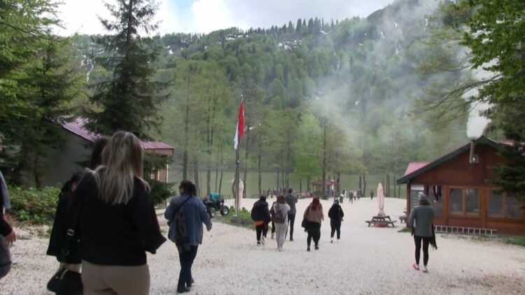 Karagöl, bayramda yerli ve yabancı turistleri ağırladı