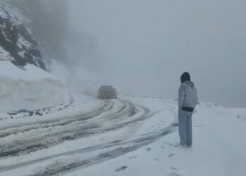 Macahel Geçidi, mayıs karı ile beyaza büründü