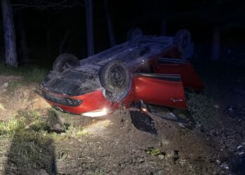 Sürücüsünün virajı alamadığı otomobil takla attı: 3 yaralı