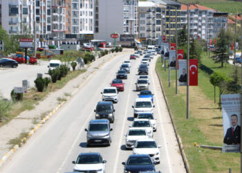 Antalya kara yolunda 'tatil dönüşü' yoğunluğu