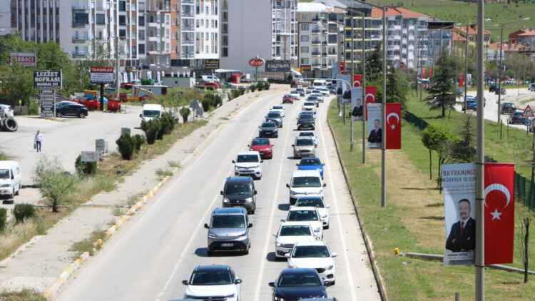 Antalya kara yolunda 'tatil dönüşü' yoğunluğu