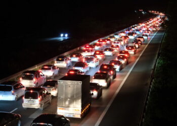 Anadolu Otoyolu Düzce geçişinde trafik durma noktasına geldi